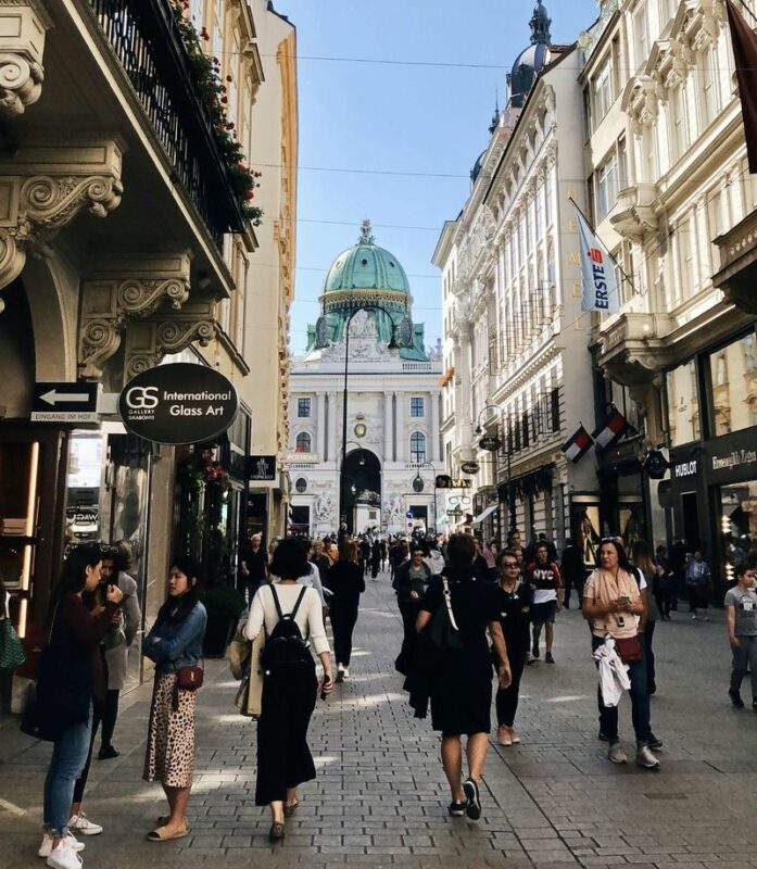 Budapest Iconic Sights & Riverside Stroll Tour - Who will get the most from this walk