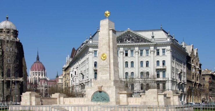 Budapest: Inner City Walking Tour in German - Activity Details