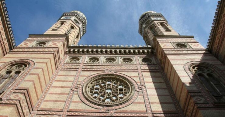 Budapest: Jewish Heritage Guided Tour With Synagogue Ticket - Tour Duration and Starting Locations