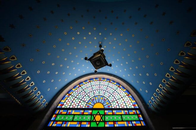 Budapest: Jewish History With Local Guide & Synagogue Ticket - Inclusions and Benefits
