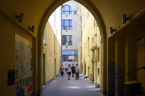 Budapest: Jewish History With Local Guide & Synagogue Ticket - Booking and Cancellation Policy