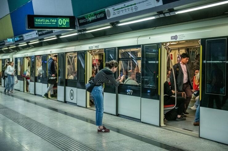 Budapest: Metro 4 Contemporary Art Discovery Walking Tour - Tour Details