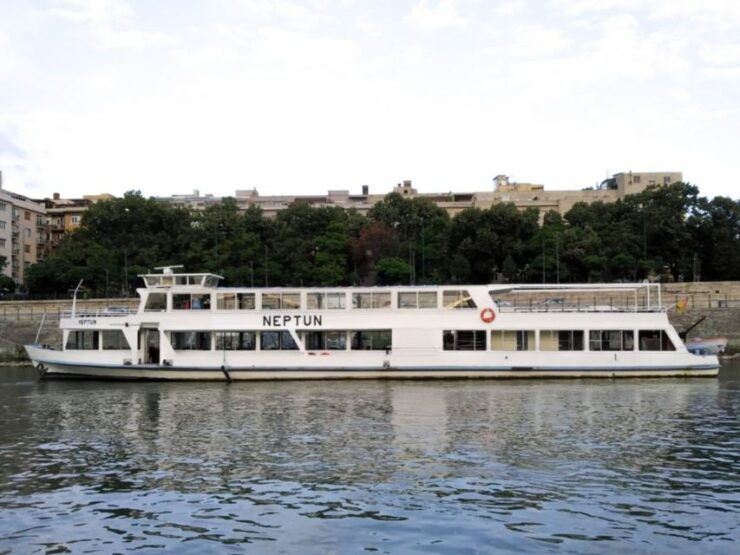 Budapest: New Year'S Eve Boat Cruise With Unlimited Drinks - Activity Details