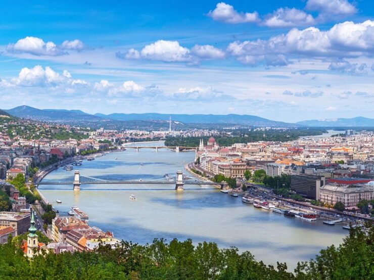 Budapest: Nighttime or Daytime Sightseeing Cruise - Logistics