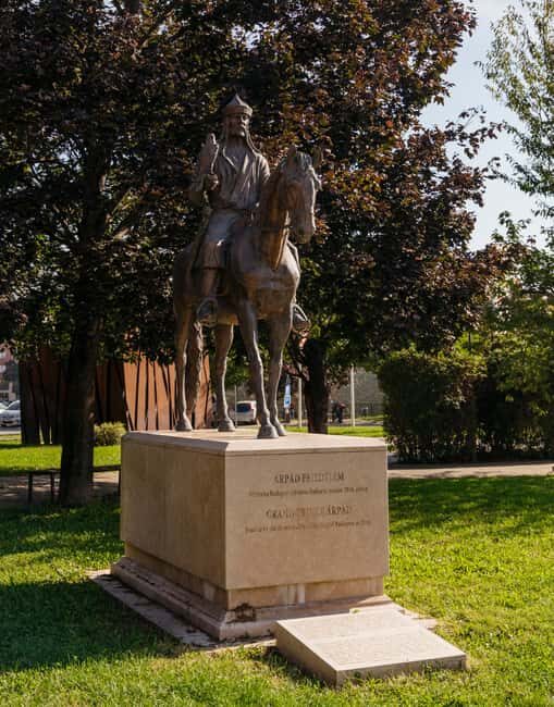 Budapest: Old Buda Walking Tour & Folk Music Performance - Exploring the Main Square and Communism Blocks