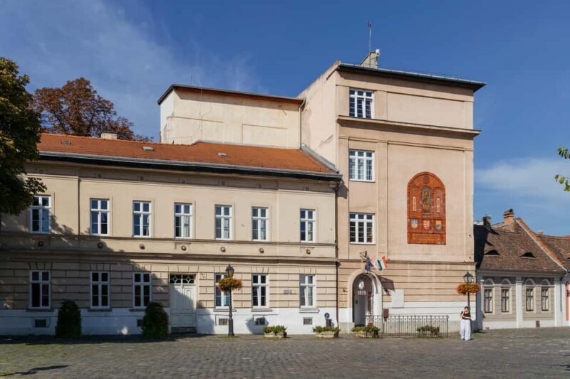 Budapest: Old Buda Walking Tour & Folk Music Performance - Scenic Garden and Panoramic Views