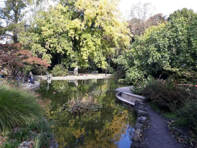 Budapest: Old Buda Walking Tour & Folk Music Performance - Hungarian Folk Music and Dance