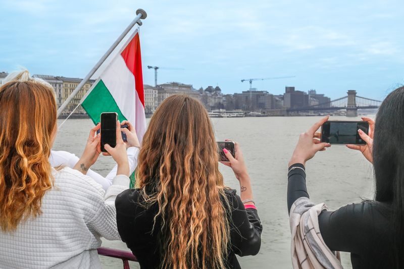 Budapest Open-Terraced Cruise with Audio Guide - How to get the best out of the ride