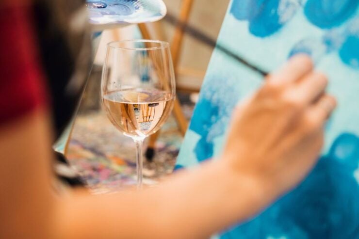 Budapest: Paint and Sip Experience (2 Hrs for Beginners) - Experience Highlights