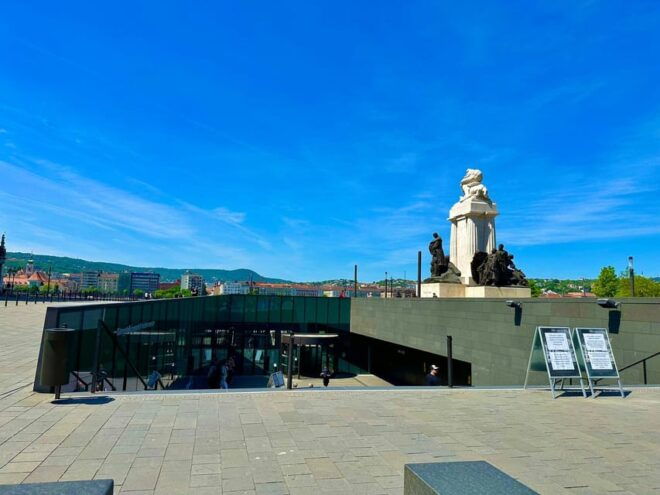 Budapest: Parliament Building Entry Ticket and Audio Guide - Visitor Meeting Point