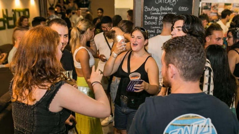 Budapest: Party District Bar-Hop with 2hr Unlimited Drinks - Good To Know