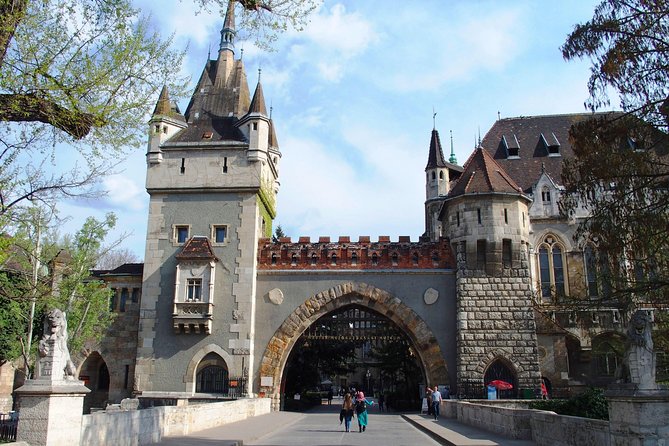 Budapest Pest Side Tour: Days of Glory - Cancellation Policy