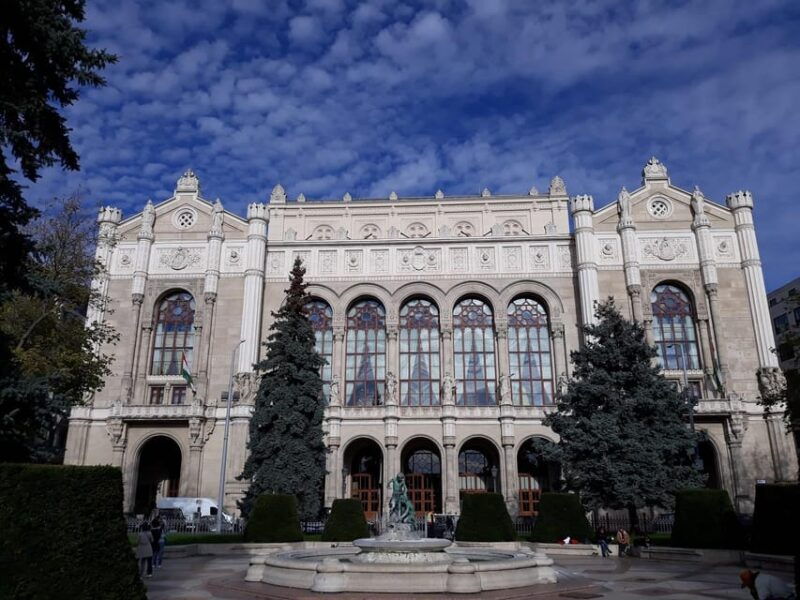 Budapest: Pest Side Walking Tour with Folk Music Performance - Good To Know