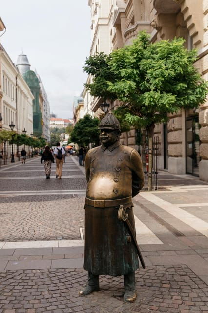 Budapest: Pest Side Walking Tour with Folk Music Performance - Who Is This Tour Best For?