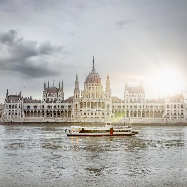 Budapest: Premium Daytime Cruise With Tokaj Frizzante - Booking Details