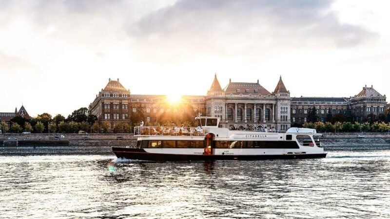 Budapest: Premium Sightseeing Cruise with Tokaj Frizzante - Good To Know