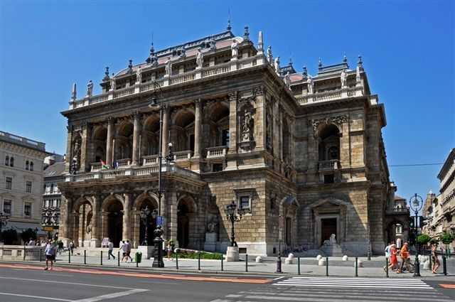 Budapest: Private 4-Hour Guided Walking Tour - Booking Details for the Tour