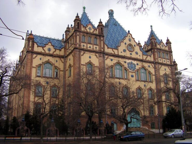 Budapest: Private Half-Day Art Nouveau Tour - Tour Duration and Languages Offered