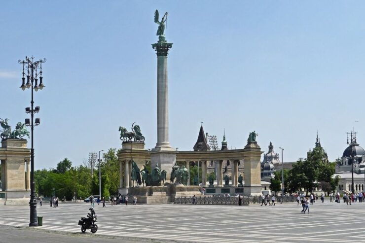 Budapest: Private Walking Tour in the Pest Side - Overview of Budapest Walking Tour