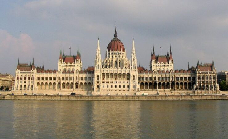 Budapest: Private Walking Tour of City With Spanish Guide - Tour Duration and Guide Language