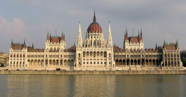 Budapest: Private Walking Tour of City With Spanish Guide - Pickup Details and Attire Recommendation