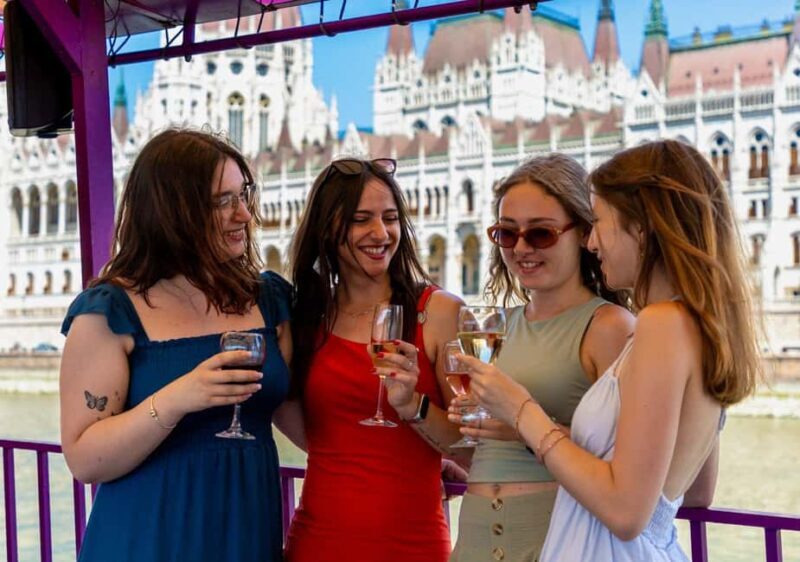 Budapest Sightseeing Cruise with Welcome Drink - Good To Know