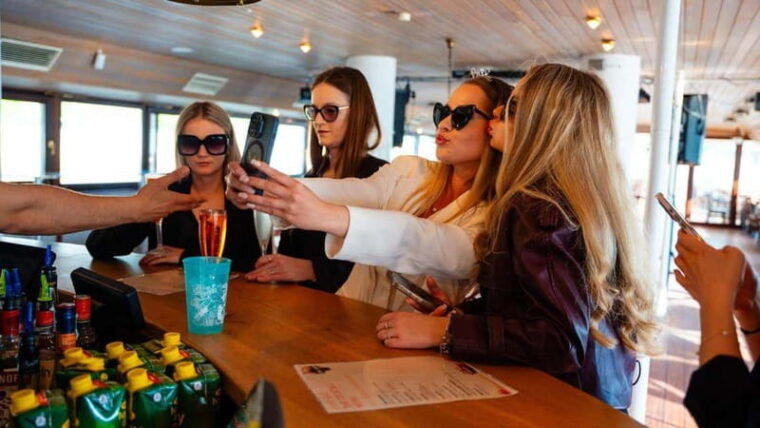 Budapest: Sip & Sail Danube Cruise with Prosecco Cocktails - How the Experience Feels in Practice