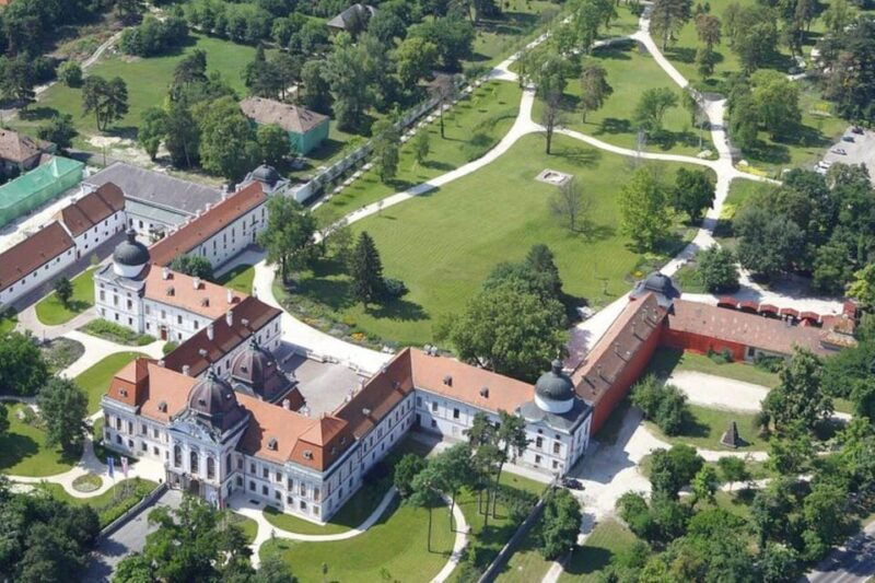 Budapest: Sisi Palace Tour with Hungarian Horse Show & Lunch - Good To Know