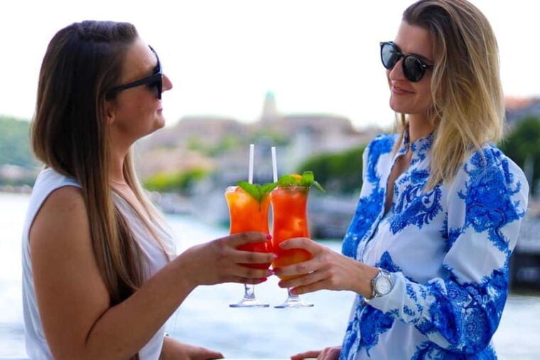 Budapest: Sunset Cruise with 2 Cocktails - What Travelers Are Saying