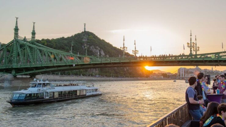 Budapest Sunset Danube Cruise With Unlimited Prosecco - Booking Information