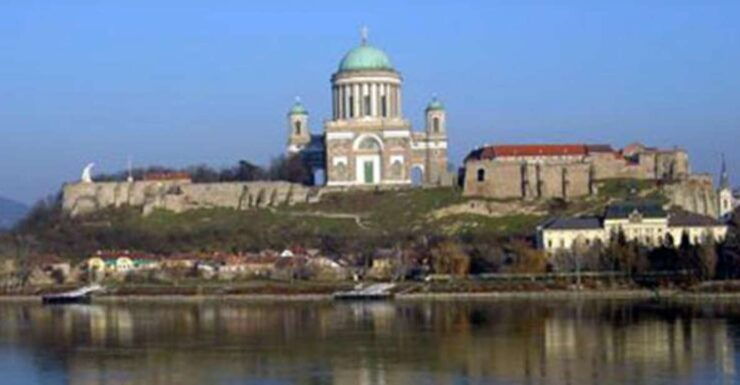 Budapest: The Fabulous Danube Bend Full-Day Tour - Tour Details