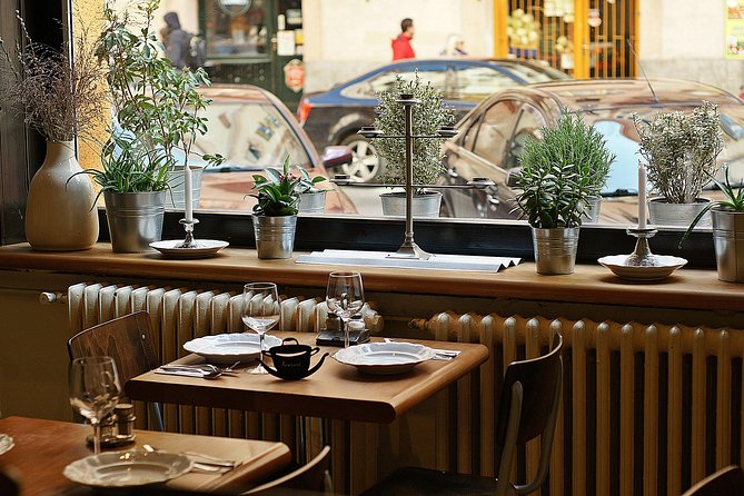 Budapest Tuktuk Private Tour With Goulash Soup in the Downtown - Tour Inclusions