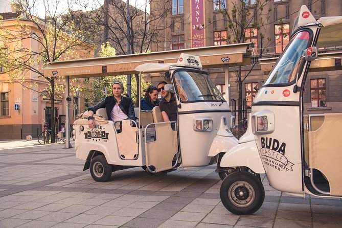 Budapest Tuktuk Private Tour With Goulash Soup in the Downtown - Tour Highlights