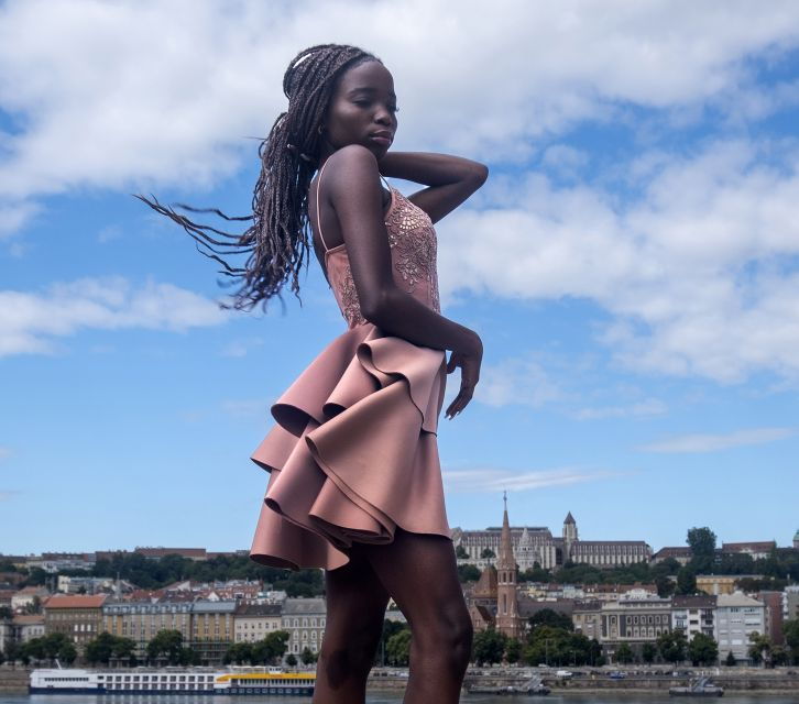 Budapest: Walking Tour and Photoshoot With Digital Photos - Experience Highlights