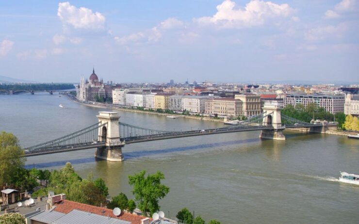 Budapest: Walking Tour in German - Booking Details