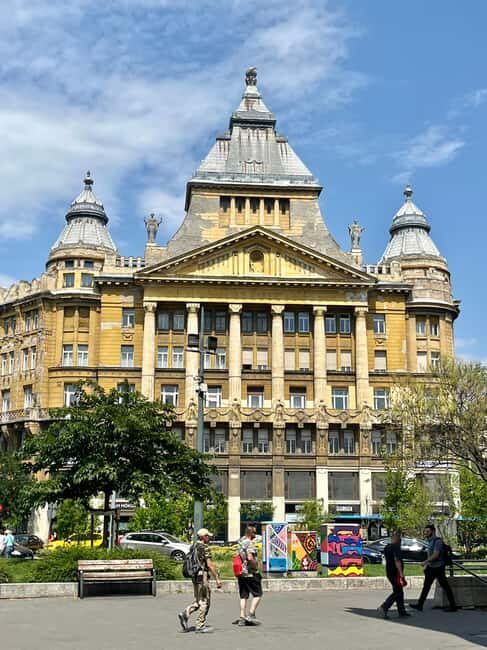 Budapest: Walking Tour with Chimney Cake & Polaroid Photos - Good To Know