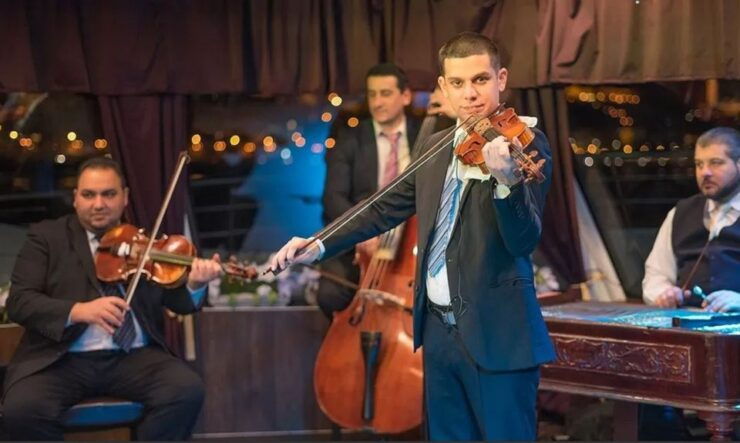 Budapest: Wine & Dine Cruise With Live Folklore Music - Experience Highlights