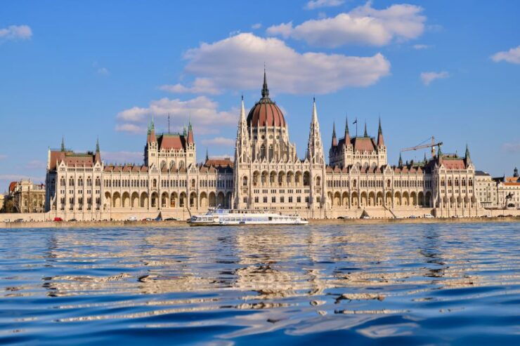 Budapest: Winter Cruise Sightseeing - 1 Hour - Experience on the Danube River