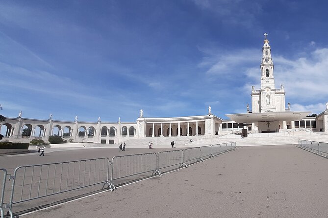 Buddha Eden Park, Moeda Caves, Fátima, Batalha, Nazaré, Óbidos - Practical Tips and Recommendations for Your Visit