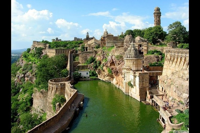 Budget Transfer From Jaipur to Udaipur With Chittorgarh Visit - Frequently Asked Questions