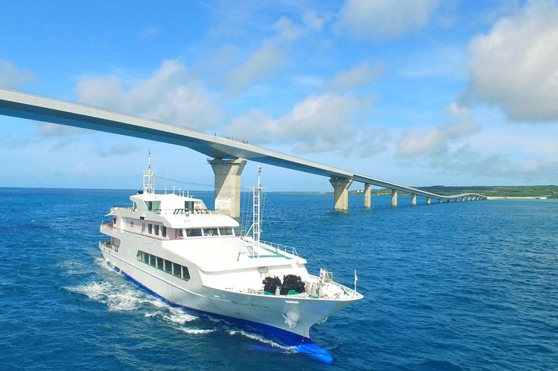 Buffet Cruise in Miyako Island Okinawa - Lunch at sea, with a view below