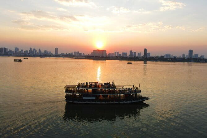 Buffet Dinner Cruise Experience with Live Music - Why We Think this Cruise is Worth It