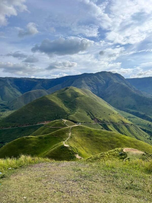 Bukit Lawang: 7-Day North Sumatra Highlights Tour - Lake Toba and Samosir Island
