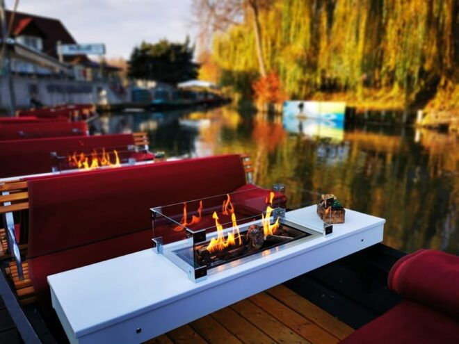 Burg: Spreewald Winter Cruise With Fireplace - Onboard Amenities Offered