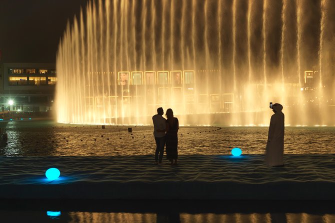 Burj Khalifa Level 124 at the Top Entrance Ticket With One-Way Transfer - Impressive Views and Crowded Atmosphere