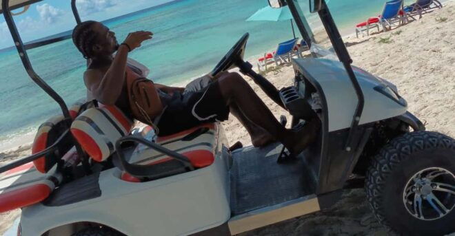 Bus Guided Tour to Pillary Beach/ Turks and Caicos Islands - Food and Beverages