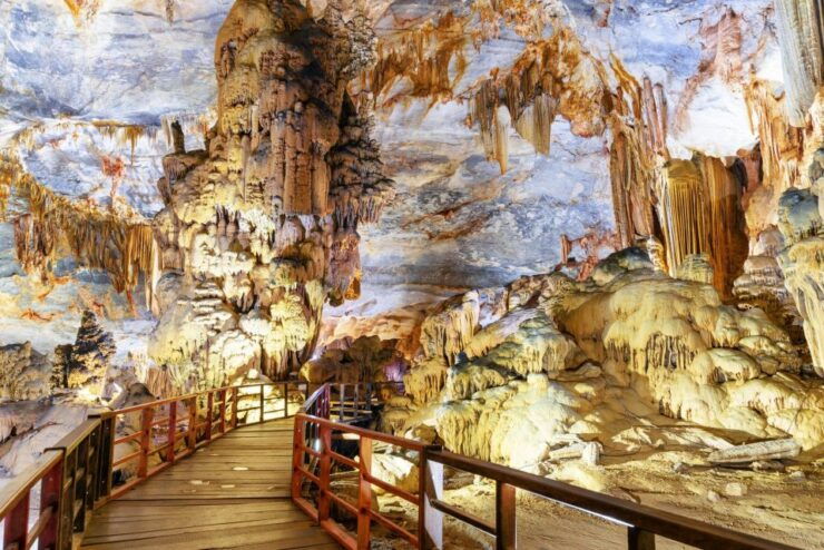 Bus Transfer From Hue to Paradise Cave With Sightseeing - Scenic Bus Route Overview