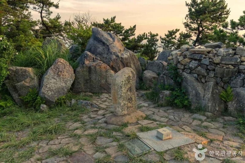 Busan: Bongnaesan Hiking Tour with Local Lunch - Good To Know