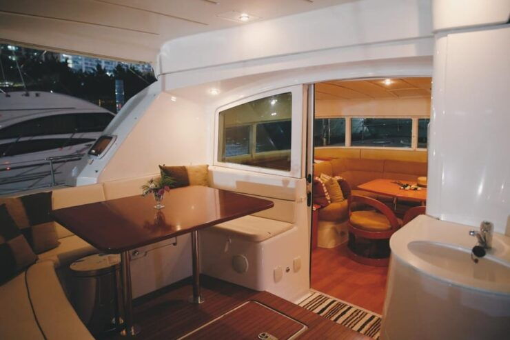 Busan: Group Sightseeing Yacht Cruise With Snacks and Drinks - Included Amenities and Services