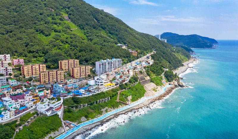 Busan Highlights: Small Group, Hotel Pickup & Sky Capsule - What the small group and guide add